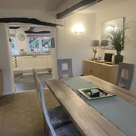 The Old Farmhouse, Yealand Redmayne, A Characterful In A Rural Setting Beetham