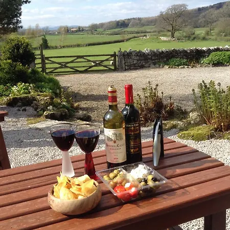 The Old Farmhouse, Yealand Redmayne, A Characterful In A Rural Setting Ferienhaus *