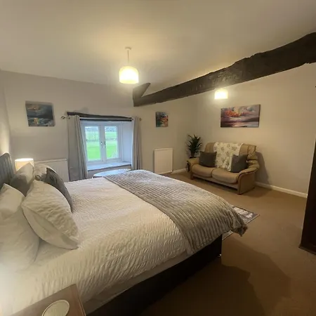 The Old Farmhouse, Yealand Redmayne, A Characterful In A Rural Setting Feriehus Beetham