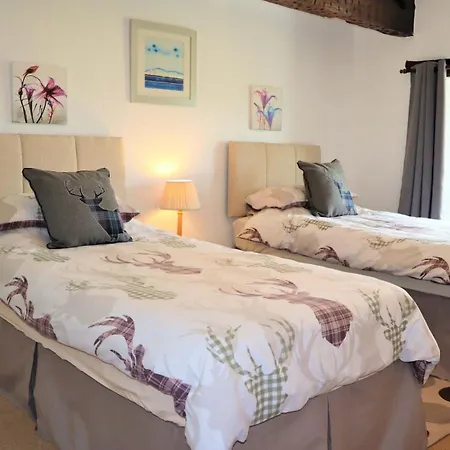 The Old Farmhouse, Yealand Redmayne, A Characterful In A Rural Setting *