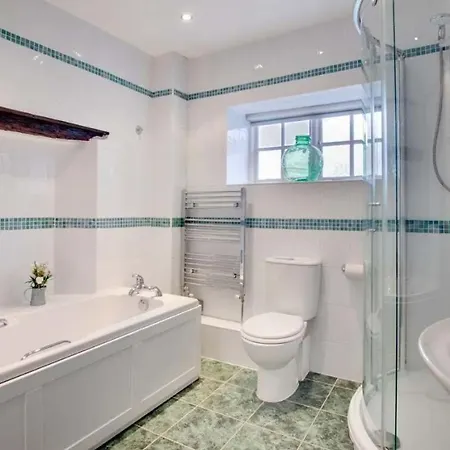 The Old Farmhouse, Yealand Redmayne, A Characterful In A Rural Setting Holiday home Beetham